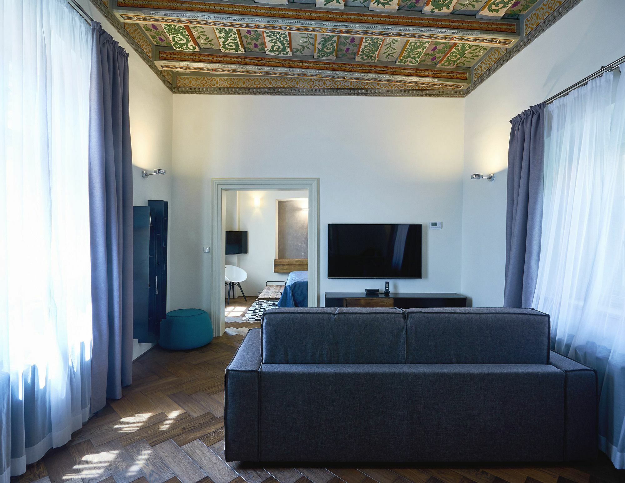 Mooo By The Castle Aparthotel 4*