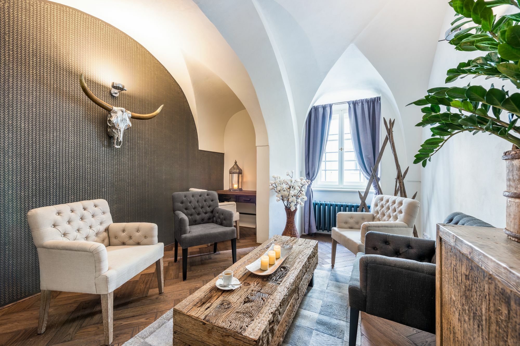 Mooo By The Castle Aparthotel 4*